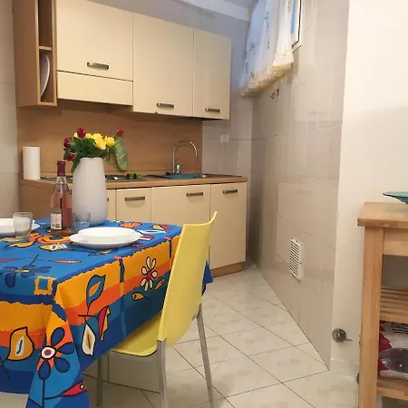 Matteo's Flat Close To Portosole & Downtown 4 P.l. 아파트 *